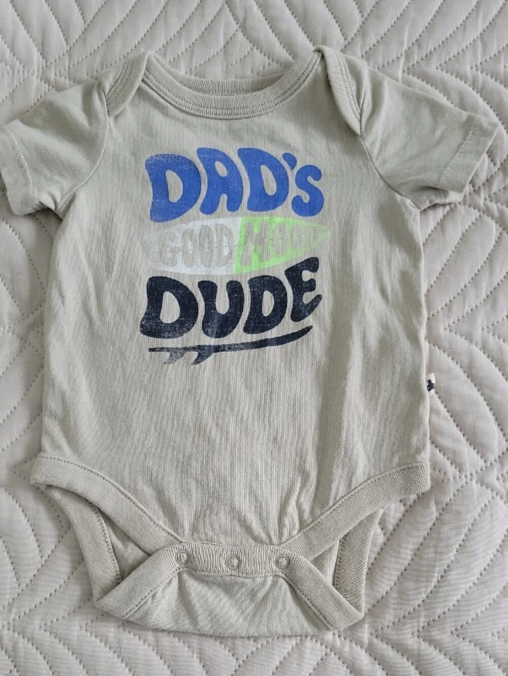 GAP Light Gray Bodysuit with Tan Elastic-Waist Shorts
